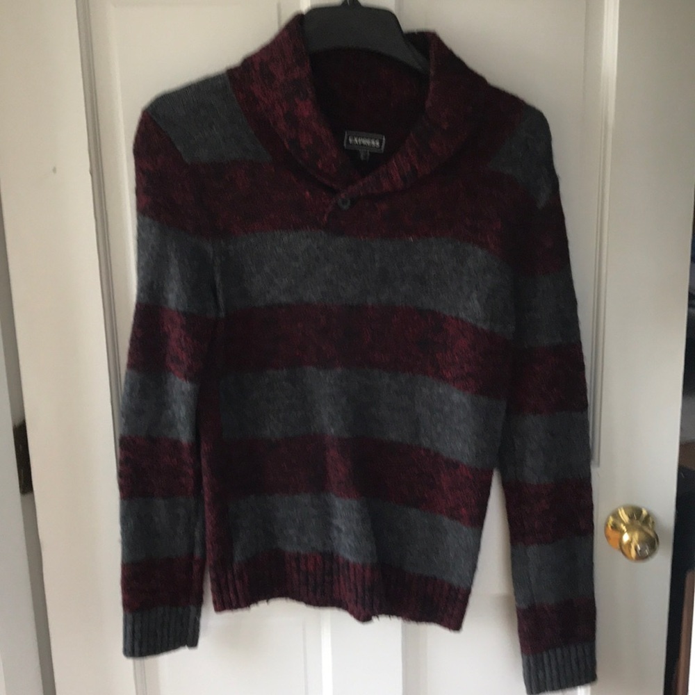 Very stylish sweater from Express!Men’s small EUC!